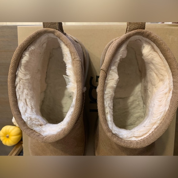 UGG Women’s Classic Ultra Mini Platform - Size 7 - Chestnut Color - Picture 6 of 10